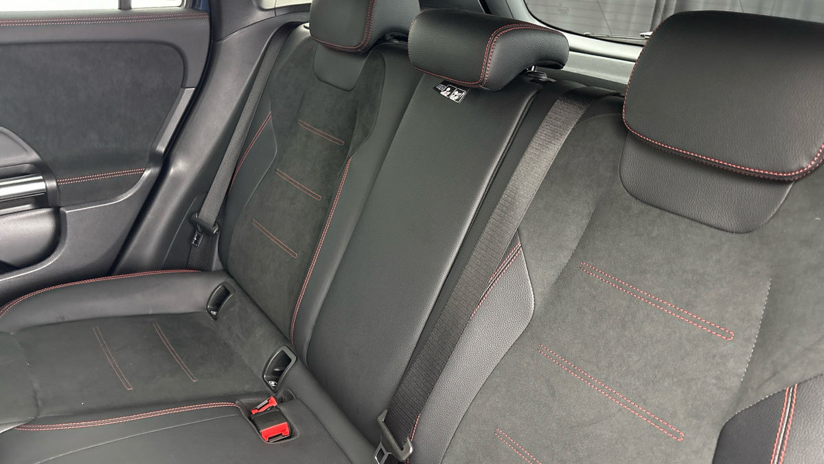 Mercedes-Benz GLA Image 4