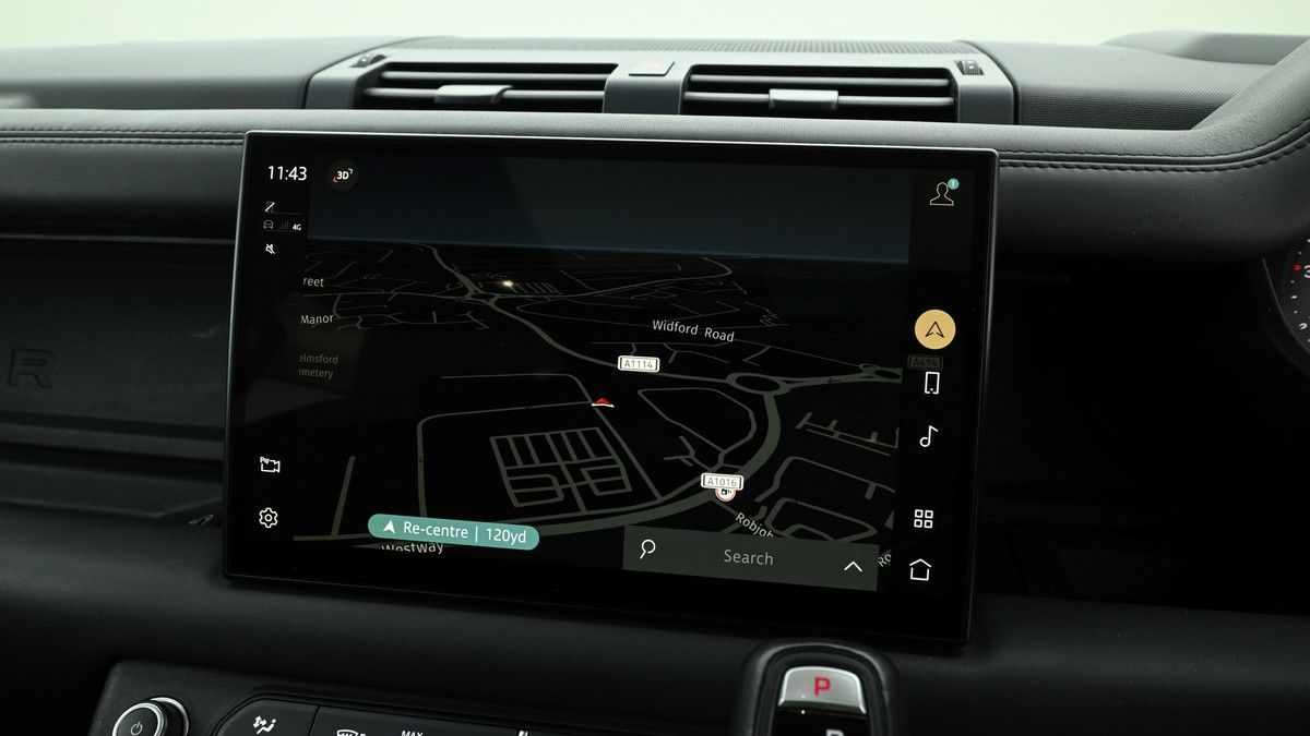 Land Rover Defender 110 Image 15