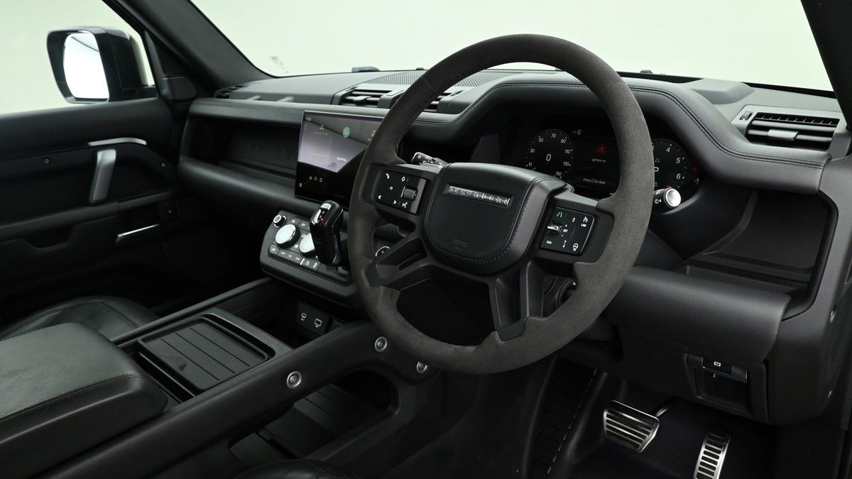 Land Rover Defender 110 Image 3