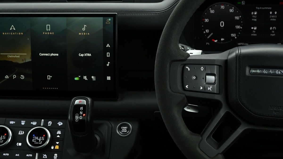 Land Rover Defender 110 Image 18