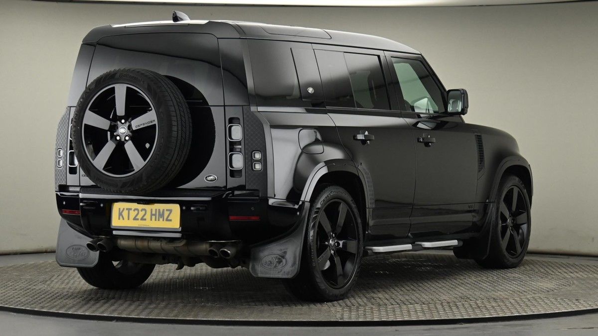 Land Rover Defender 110 Image 23