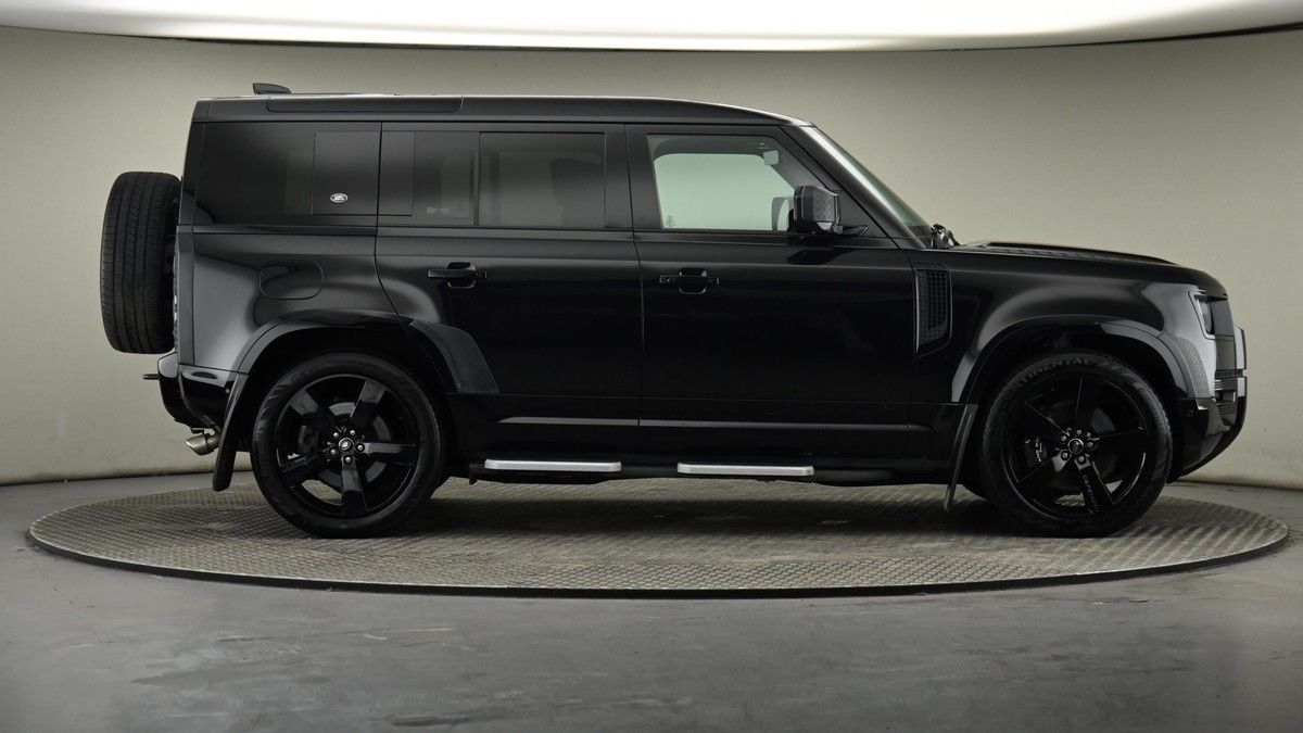 Land Rover Defender 110 Image 6