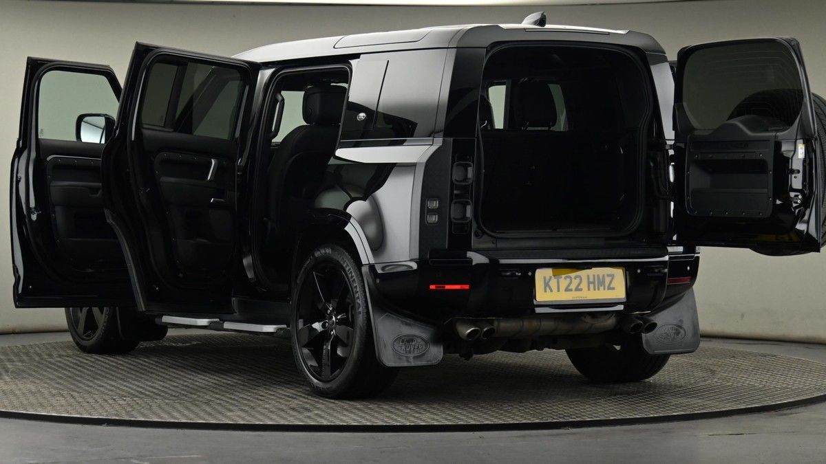 Land Rover Defender 110 Image 11