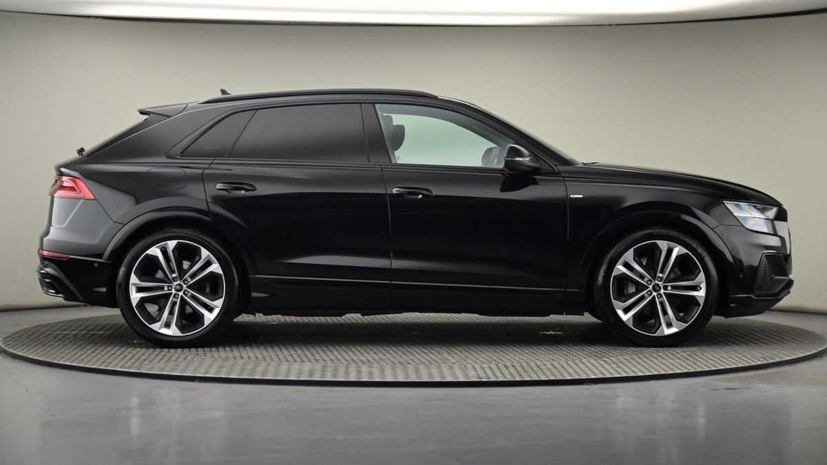 Audi Q8 Image 6