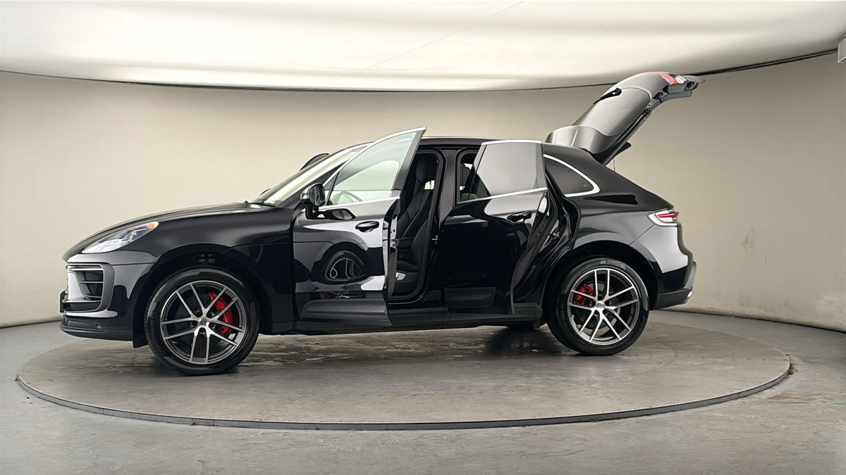 More views of Porsche Macan