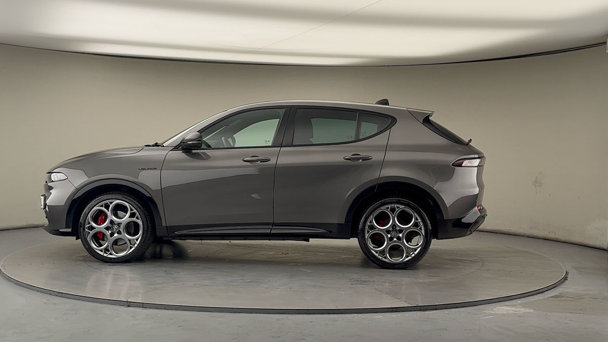 More views of Alfa Romeo Tonale