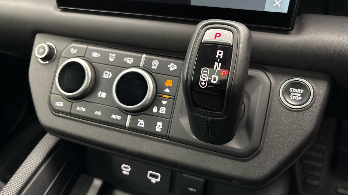 Land Rover Defender 90 Image 26