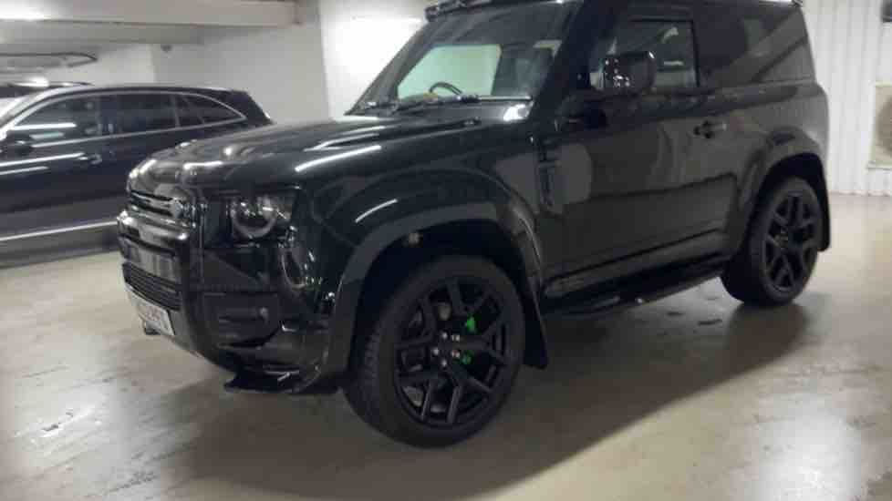 More views of Land Rover Defender 90