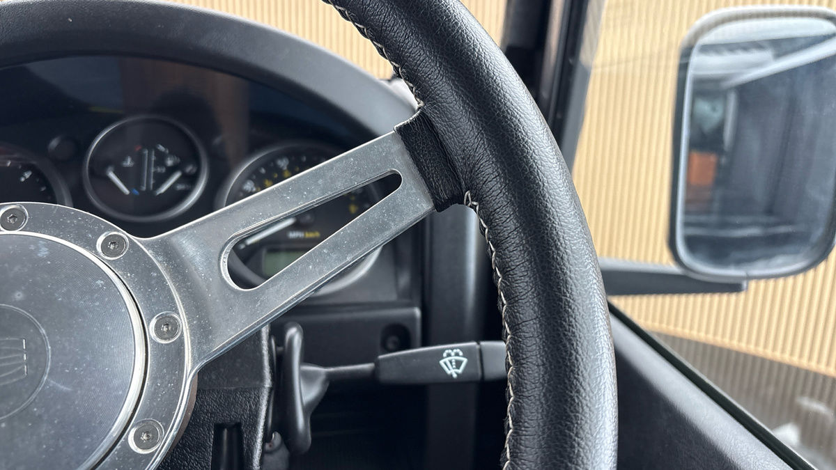 Land Rover Defender 90 Image 14