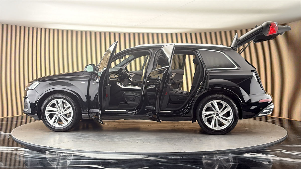 More views of Audi Q7
