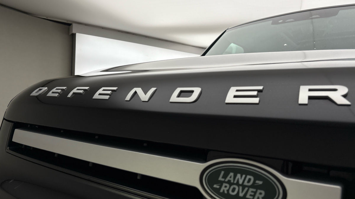 Land Rover Defender 110 Image 47