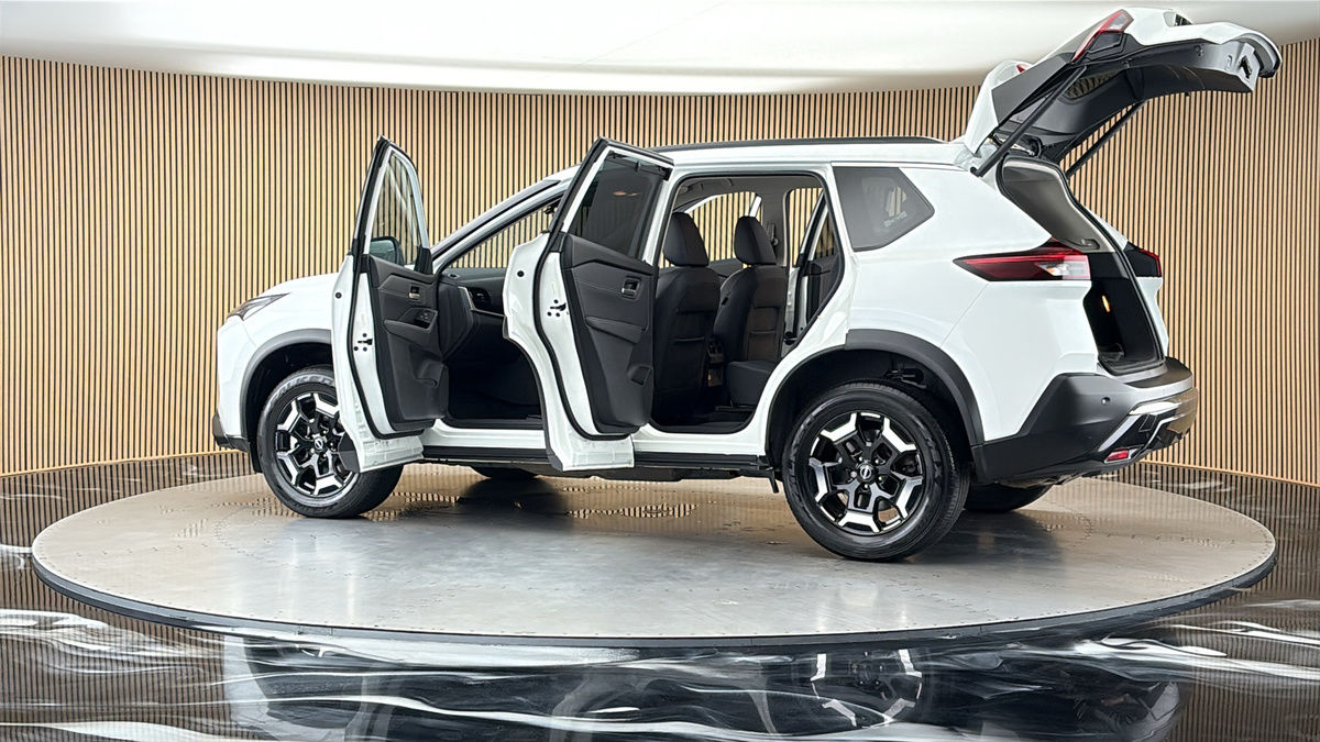 More views of Nissan X-Trail