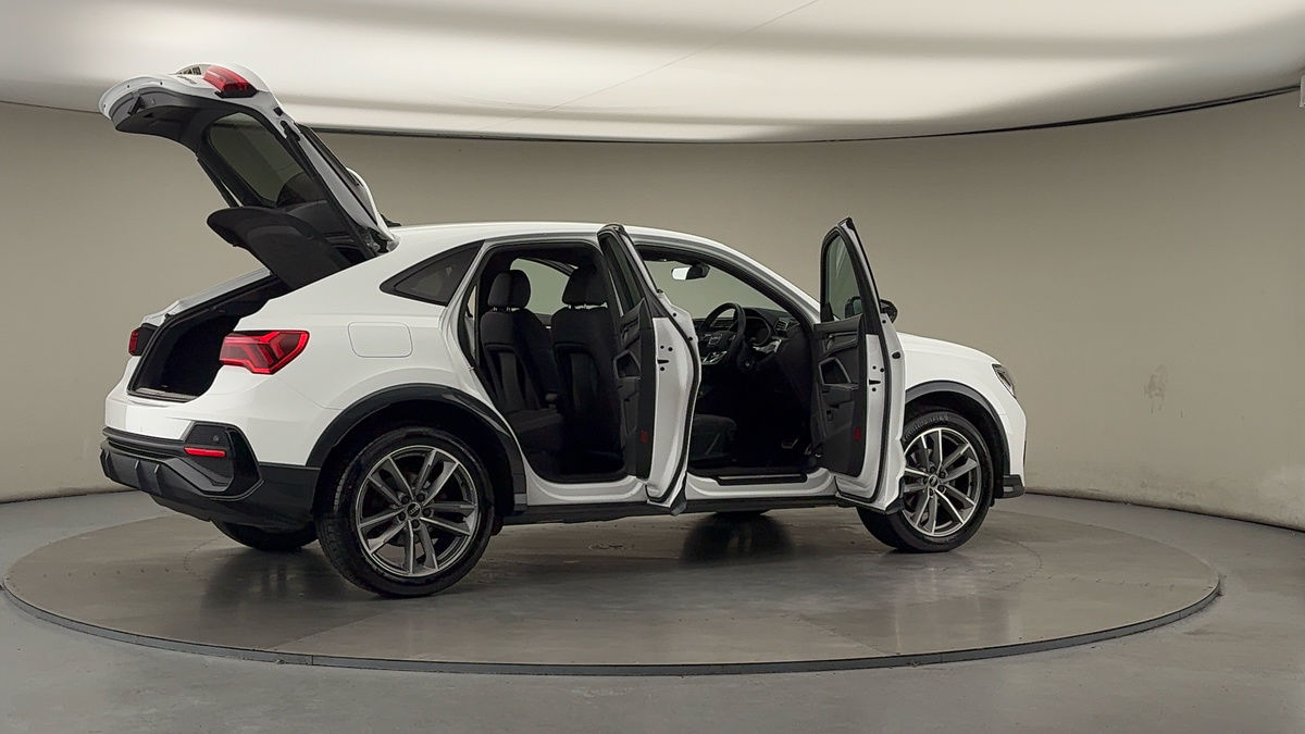 More views of Audi Q3