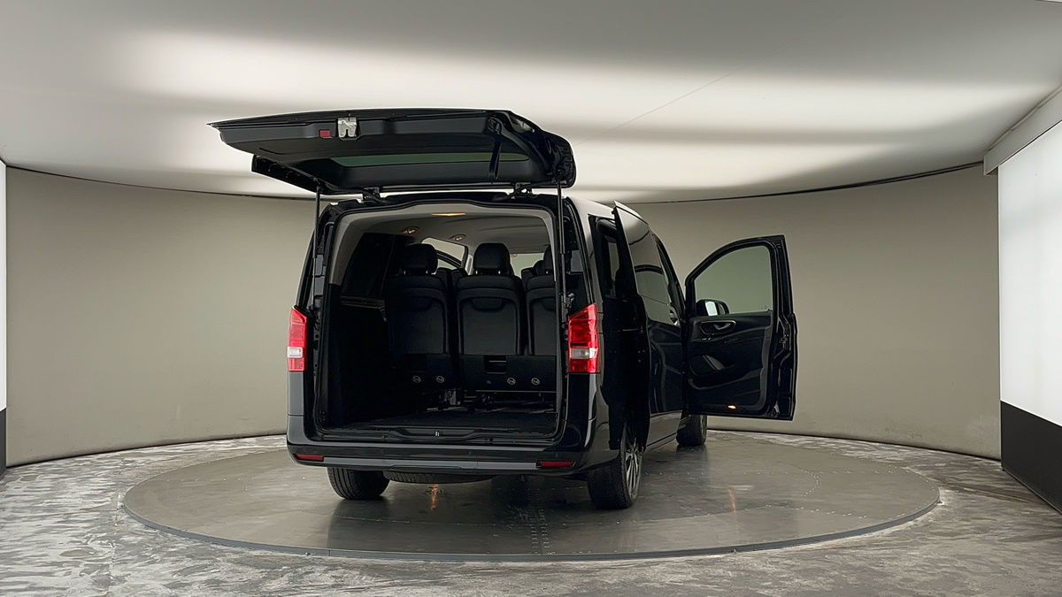 More views of Mercedes-Benz Vito