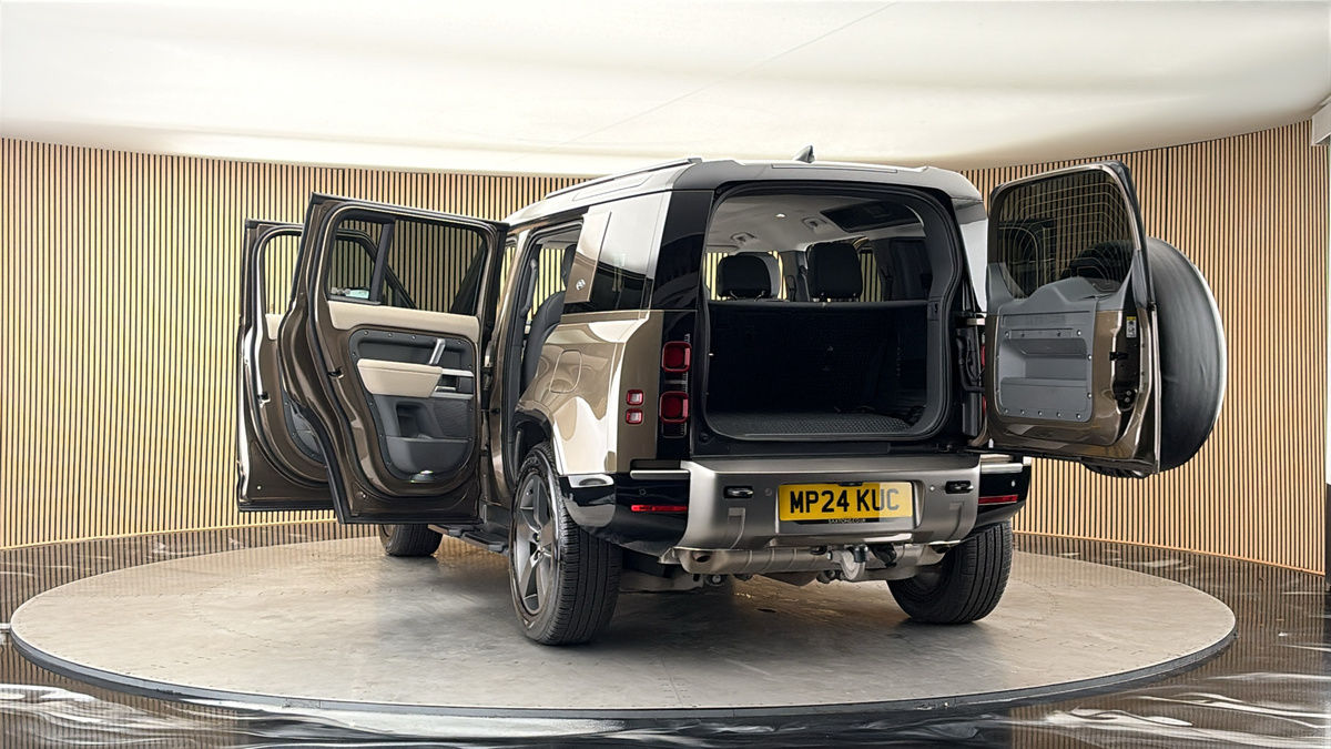 More views of Land Rover Defender 110