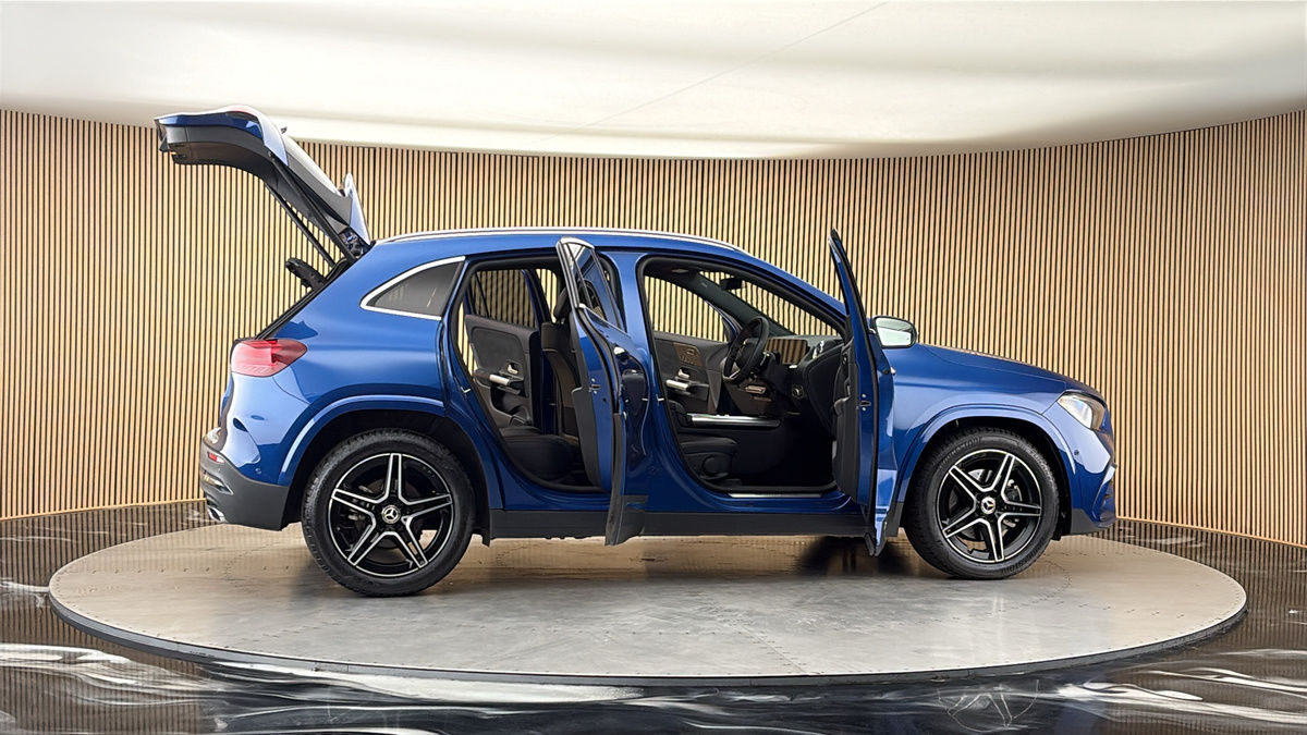 More views of Mercedes-Benz GLA