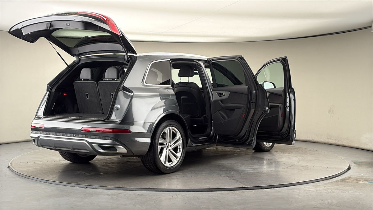 More views of Audi Q7