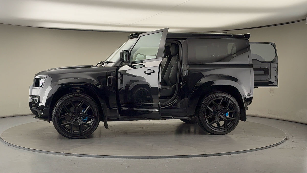 More views of Land Rover Defender 90