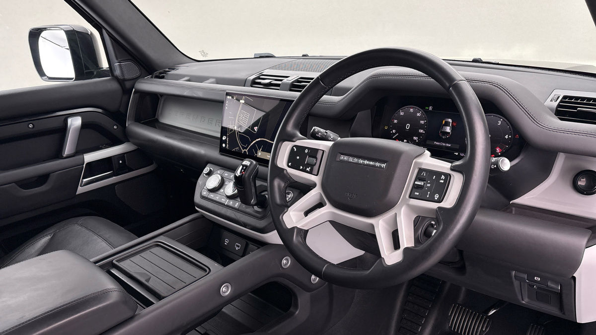 Land Rover Defender 110 Image 5