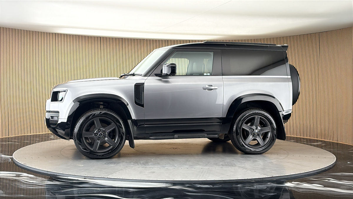 More views of Land Rover Defender 90