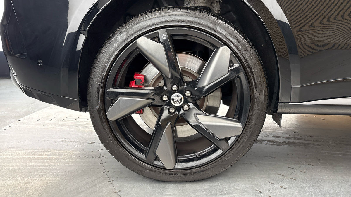 Jaguar F-PACE Image 10