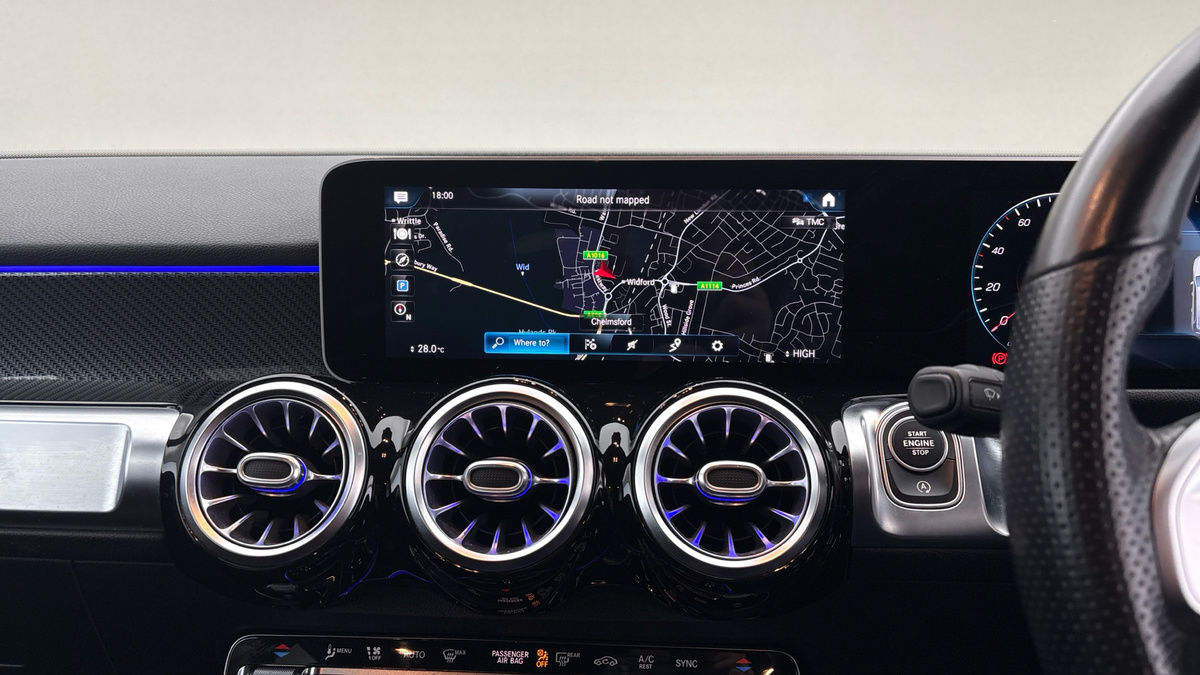 Mercedes-Benz GLB Image 17