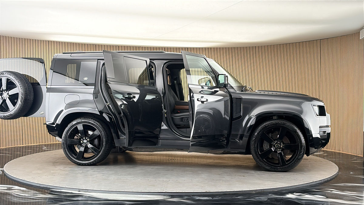 More views of Land Rover Defender 110