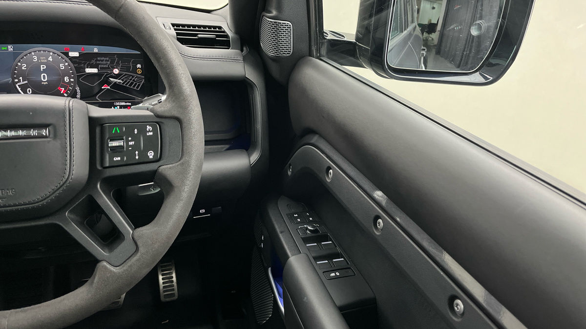 Land Rover Defender 110 Urban Image 27