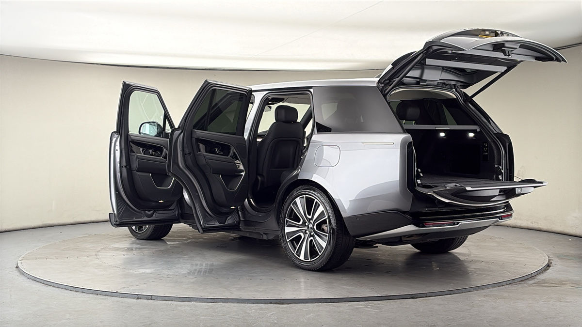 More views of Land Rover Range Rover