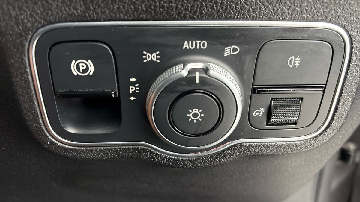 Mercedes-Benz GLB Image 29