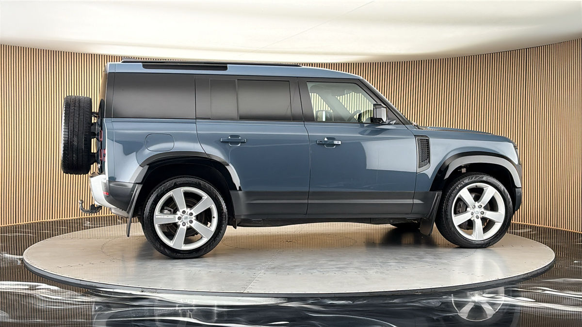 More views of Land Rover Defender 110
