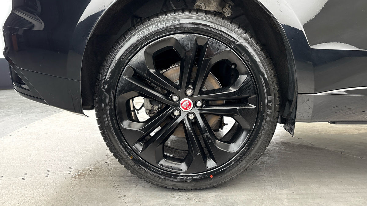 Jaguar F-PACE Image 10