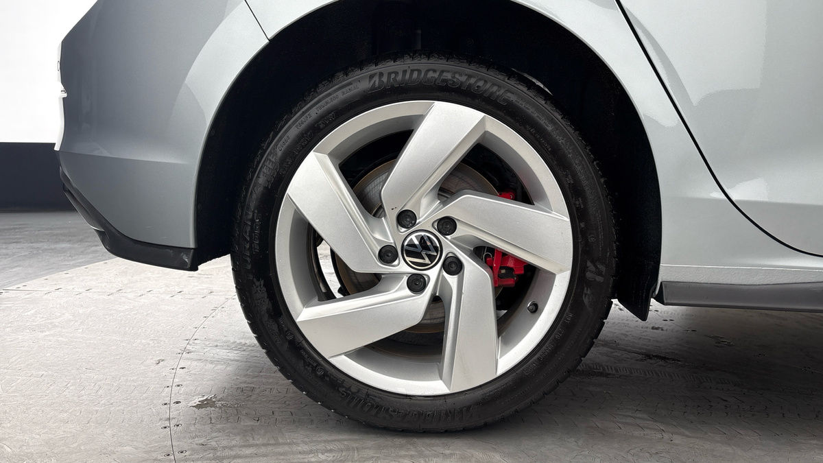 Volkswagen Golf Image 10