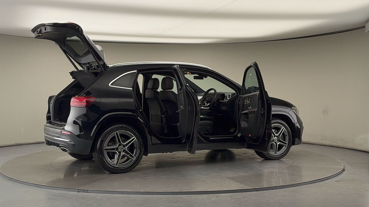 More views of Mercedes-Benz GLA