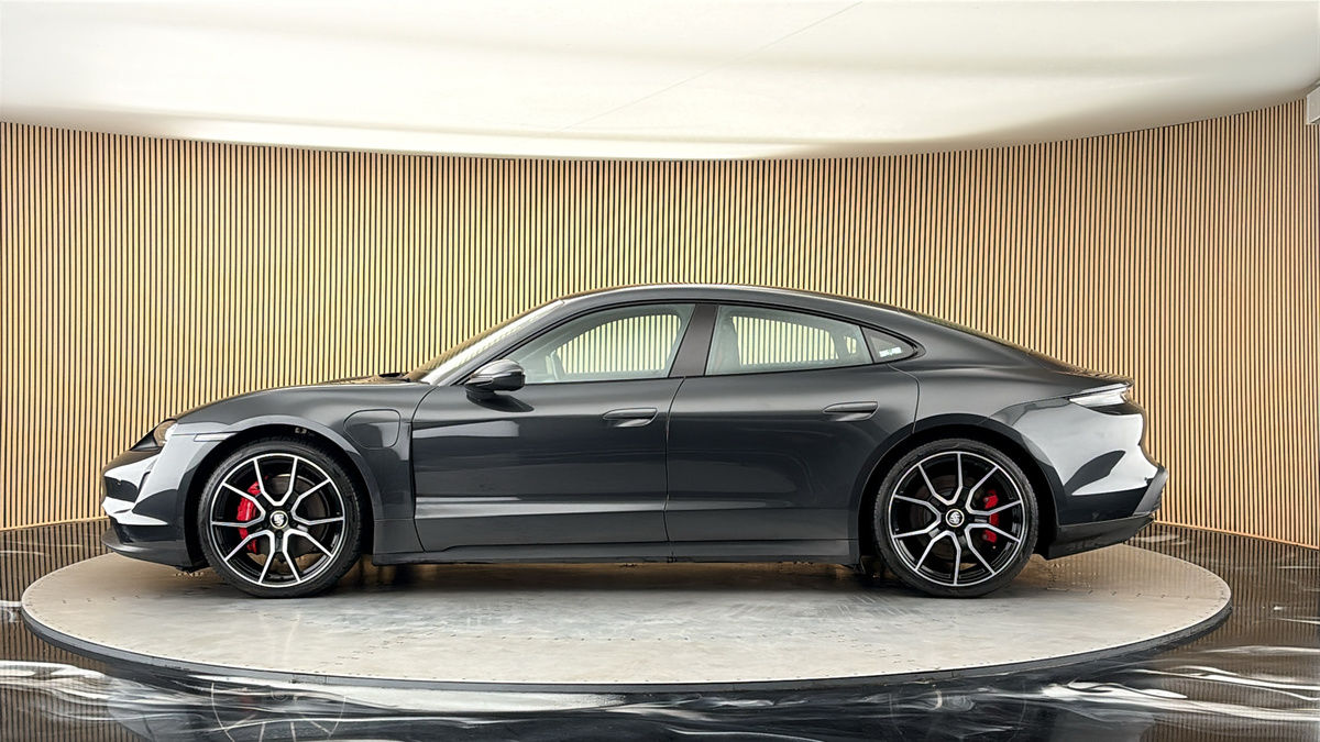 Porsche Taycan Image 15