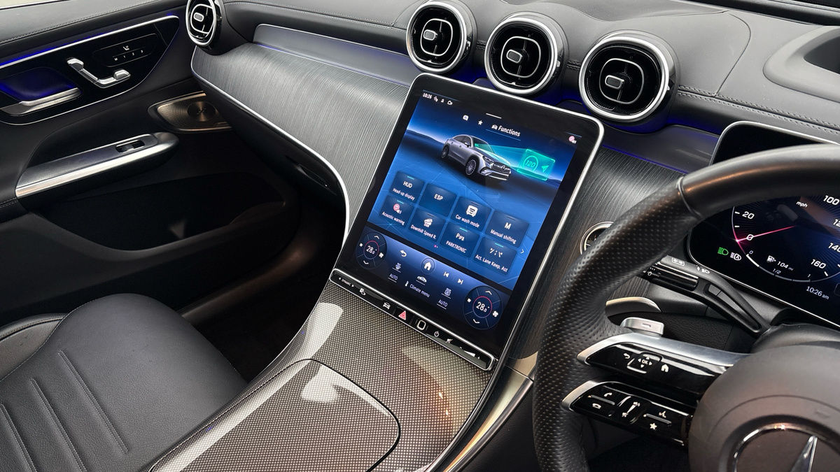 Mercedes-Benz GLC Image 18