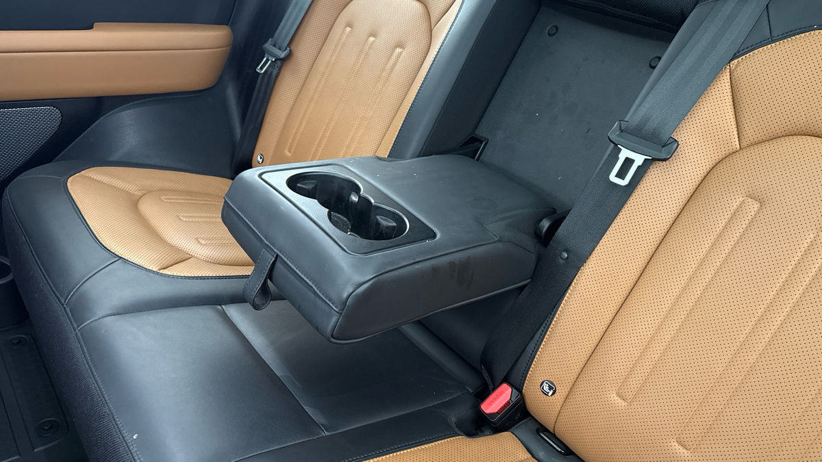 Land Rover Defender 90 Image 9