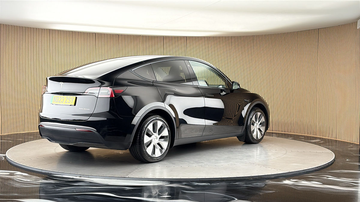 Tesla Model Y Image 21