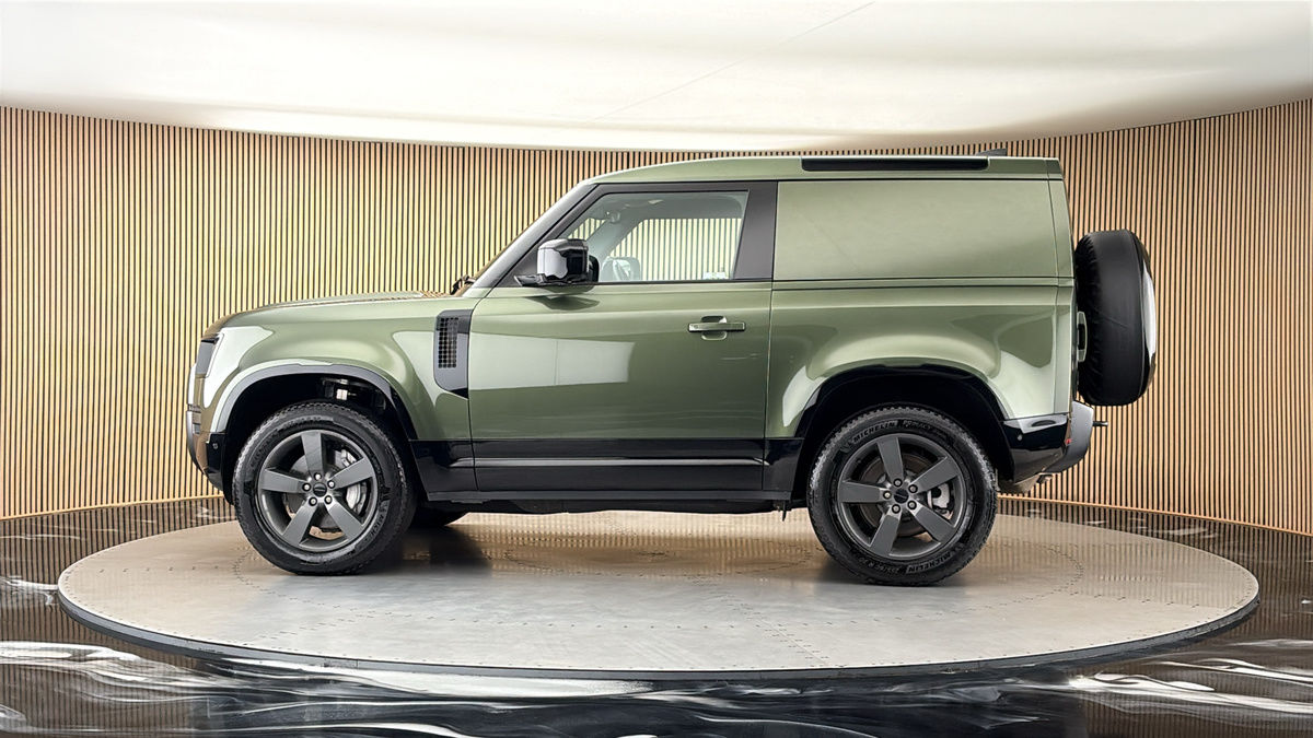 More views of Land Rover Defender 90