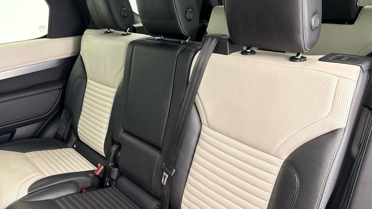 Land Rover Discovery Image 8