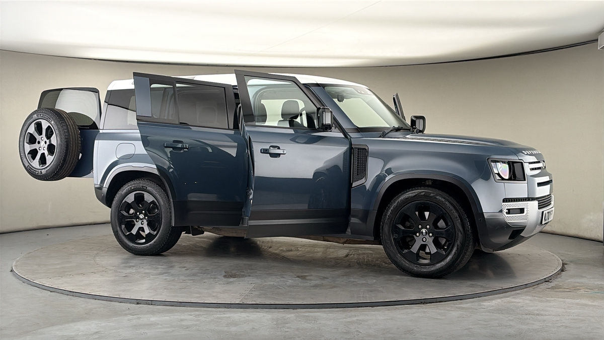 More views of Land Rover Defender 110