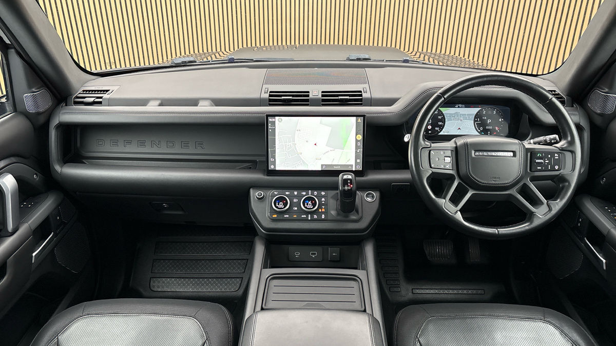 Land Rover Defender 110 Image 12
