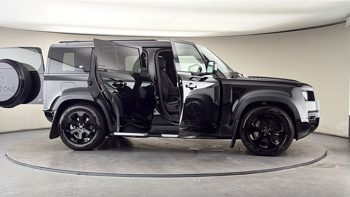 More views of Land Rover Defender 110