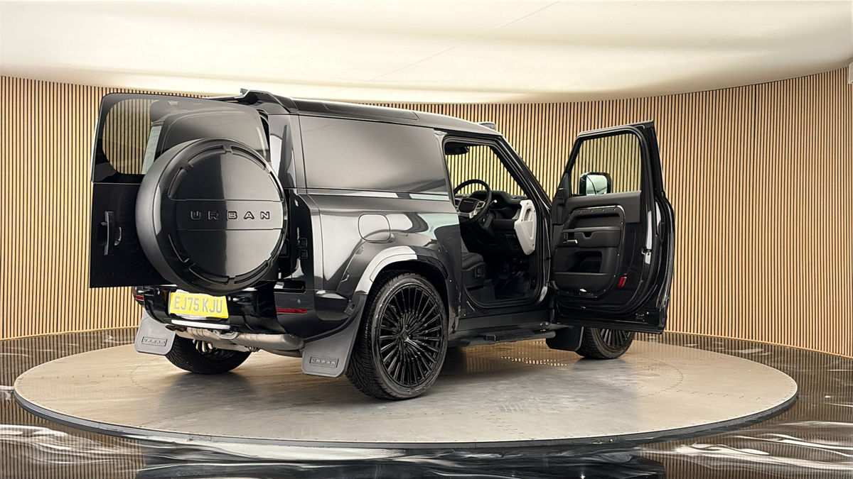 More views of Land Rover Defender 90