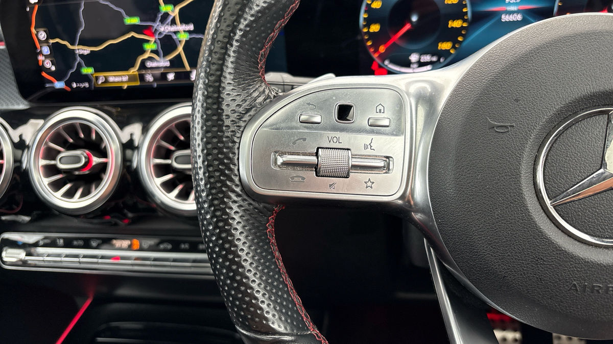 Mercedes-Benz GLB Image 13