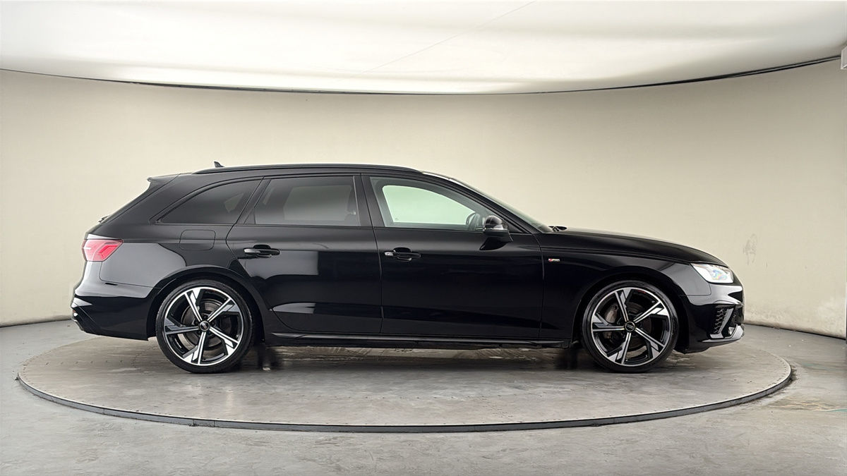 Audi A4 Avant Image 16