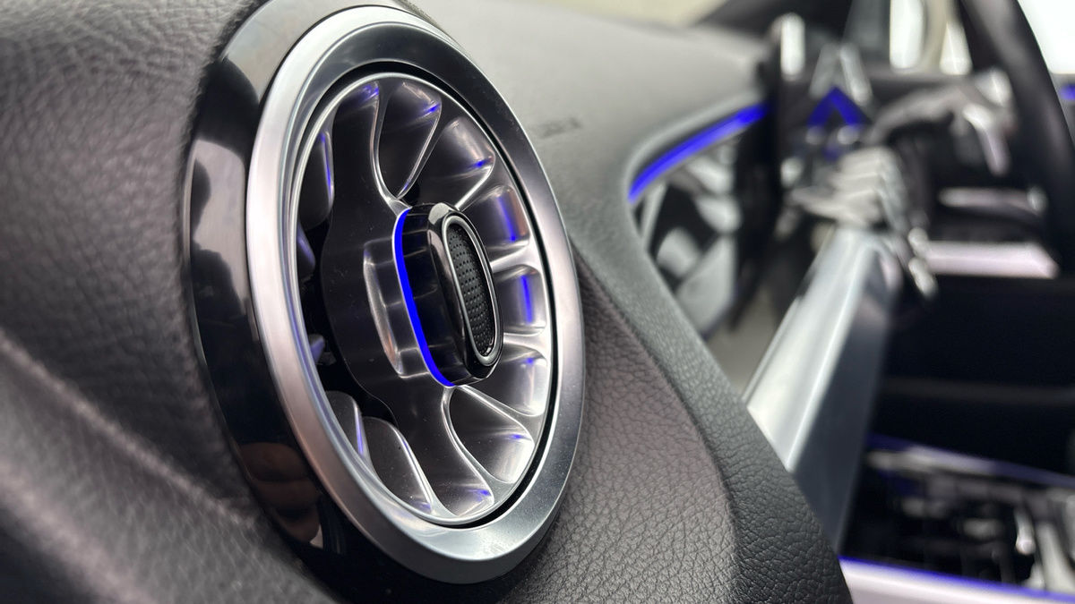 Mercedes-Benz GLB Image 6