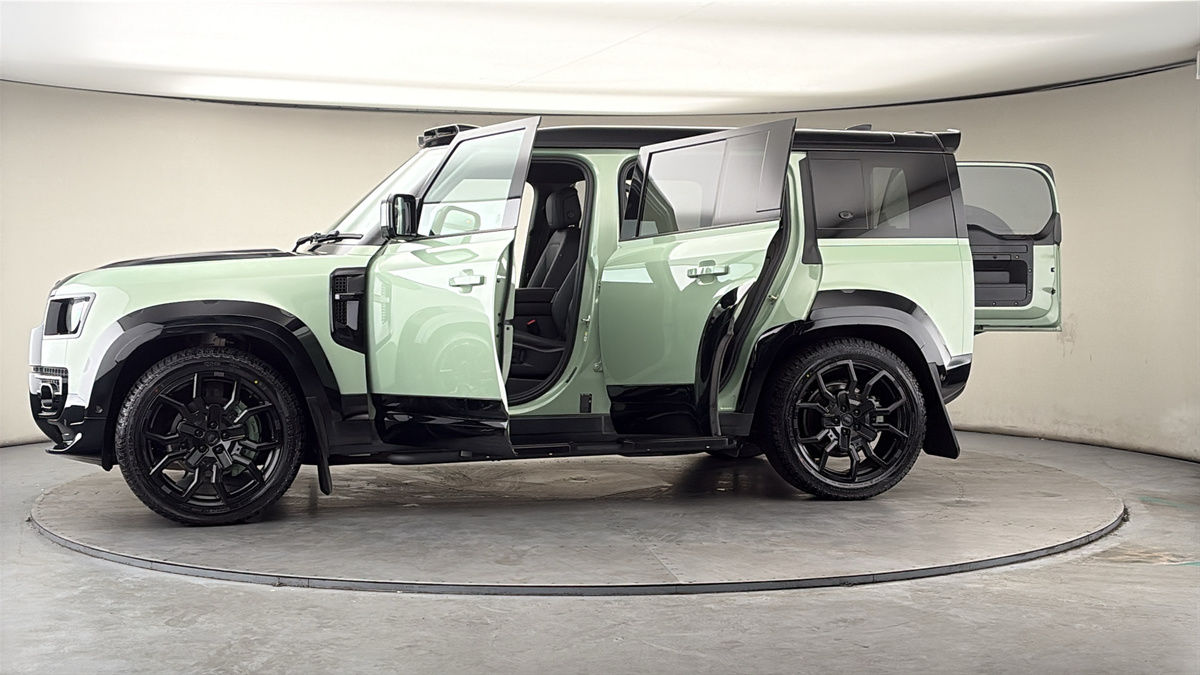 More views of Land Rover Defender 110