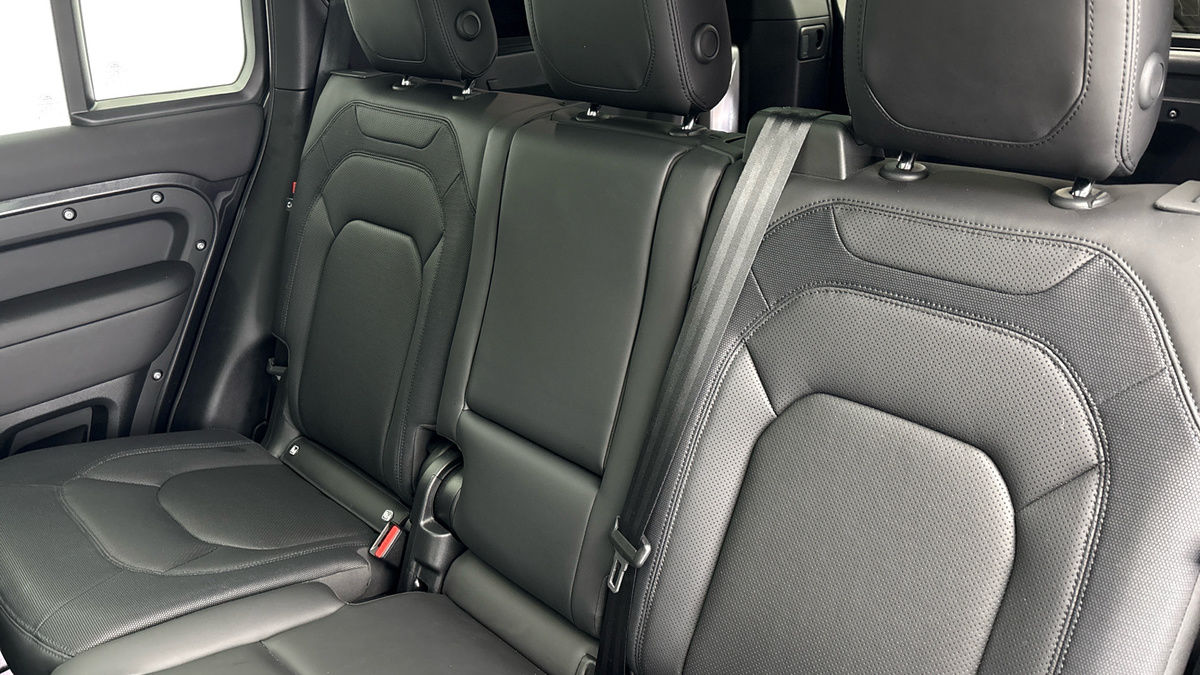 Land Rover Defender 130 Image 8