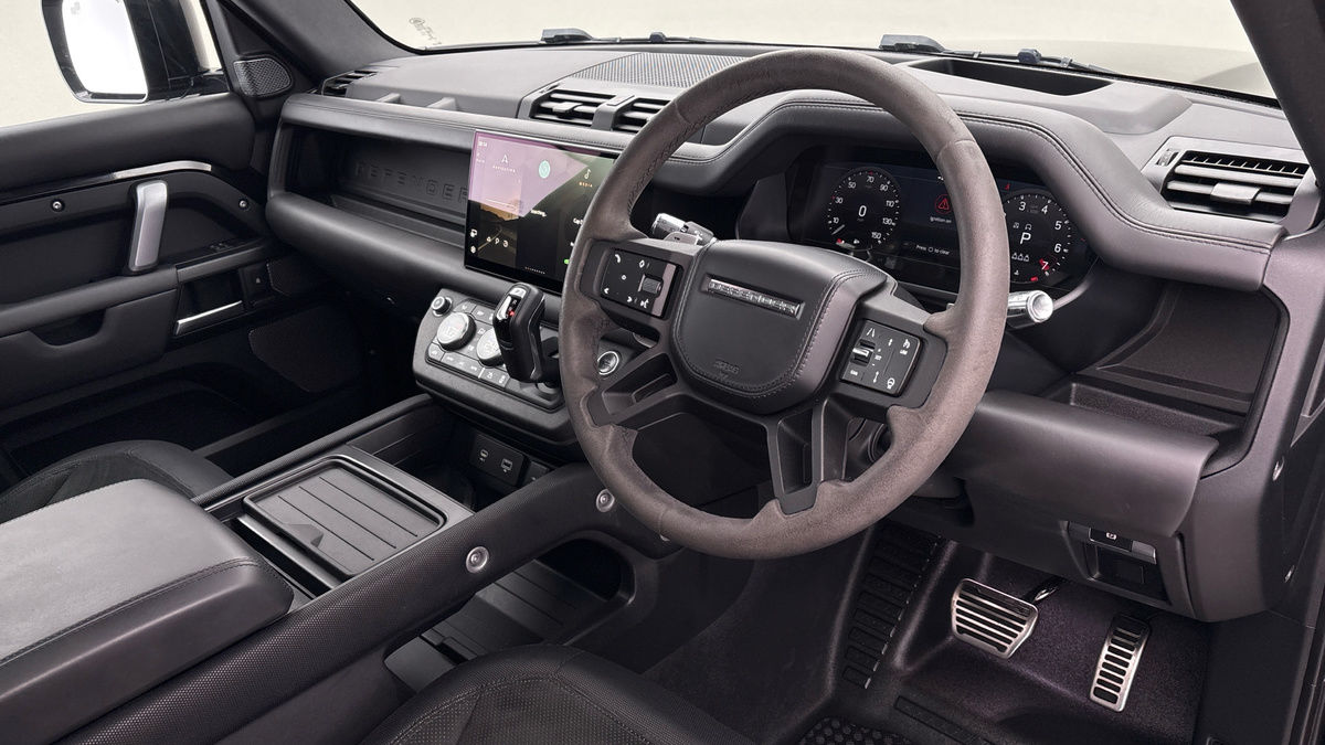 Land Rover Defender 110 Image 5